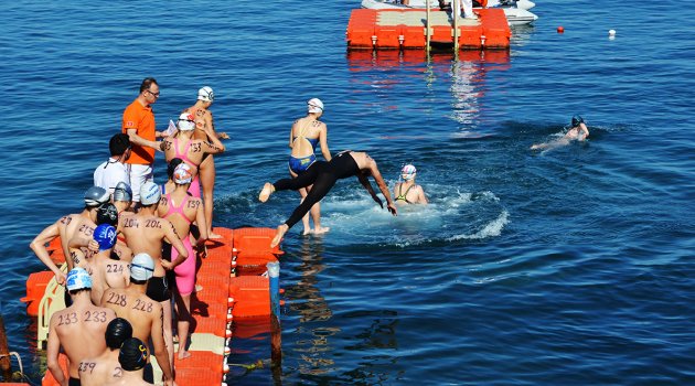 Foça Açık Su Yüzme Şampiyonası Başladı