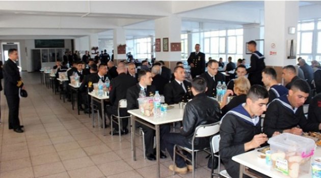 Foça Amfibi Şehitlerine Duygu Yüklü Anma Töreni