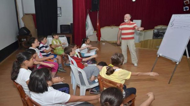 Foça Belediyesi Kursları Göz Kamaştırıyor