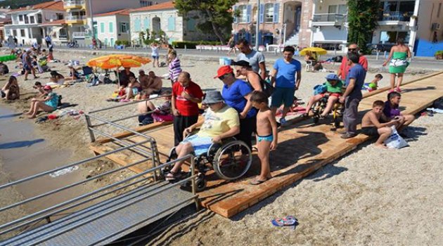 Foça’da engeller kalkıyor