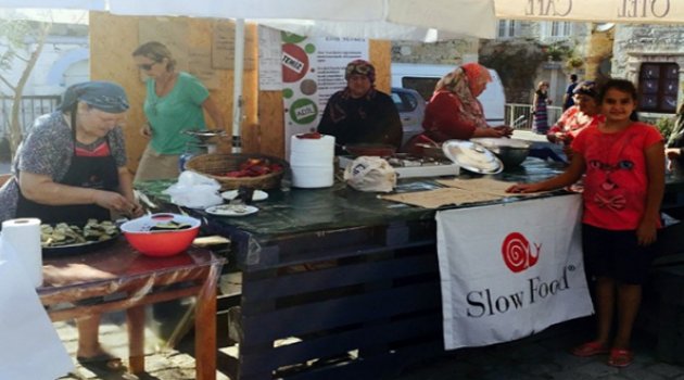 Foça Yeryüzü Pazarı'nda Ağustos Telaşı