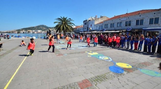 Foça'da Çocuk Şenlikleri Başladı