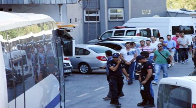 Foça'da Gözaltına Alınan 206 Askerden 96 Asker Daha Serbest