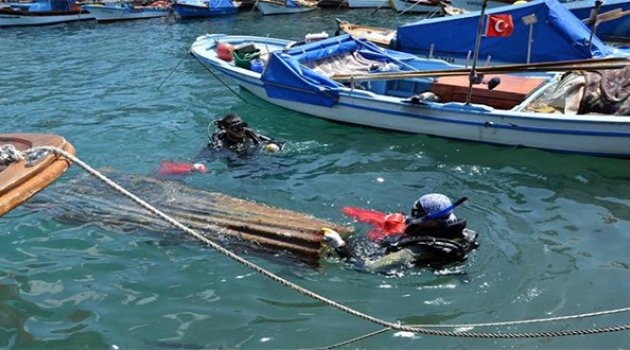Foça'da Kıyı Ve Su Altı Temizliği Yapıldı