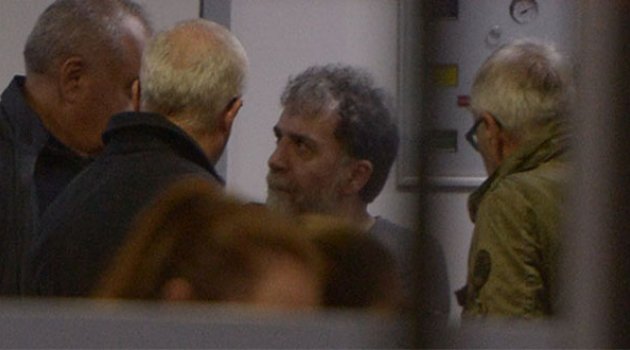 Gazeteci Ahmet Hakan'a evinin önünde saldırı