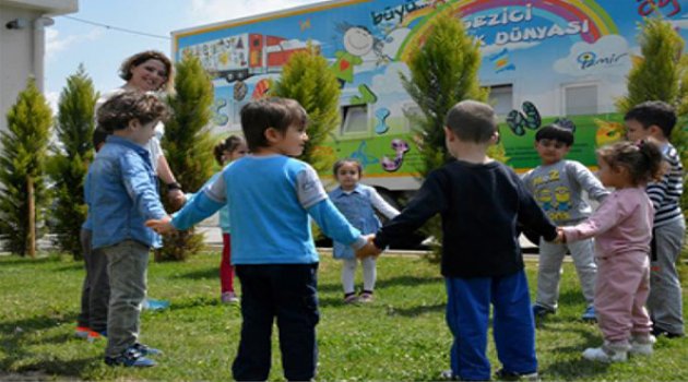 'Gezici Çocuk Dünyası' Bayraklı'da