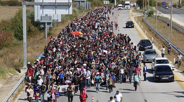 Göçmenler Yürüyor...