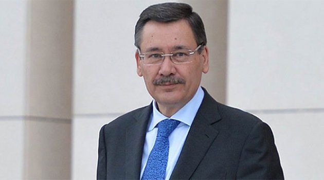 Gökçek yayındayken korumaları adam dövdü!