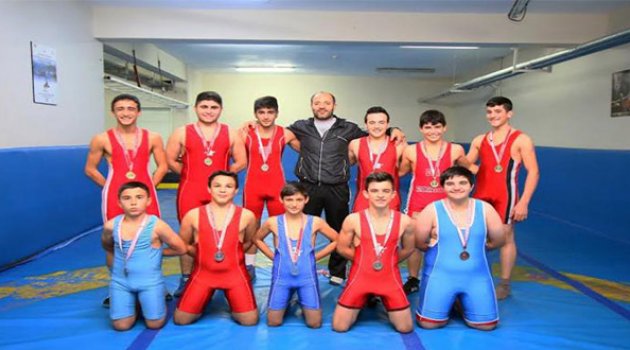 Güreşçiler Yıldız Gibi Parladı