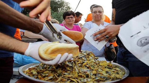 Güzelbahçe'de Balık Bayramı'nda 10 Ton Balık Tüketildi