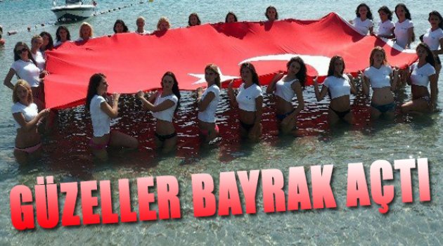 Güzellerden Dev Türk Bayrağı!