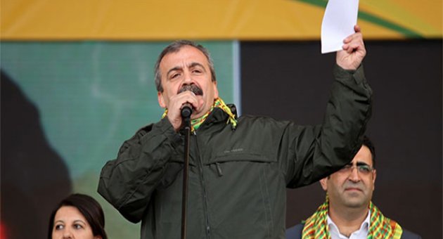 HDP'li Önder: Kürtlere kükreyenler ordunun başına çuval geçirildiğinde neden sustu