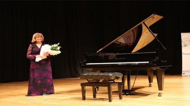 İdil Biret’ten Bornova’da Muhteşem Konser