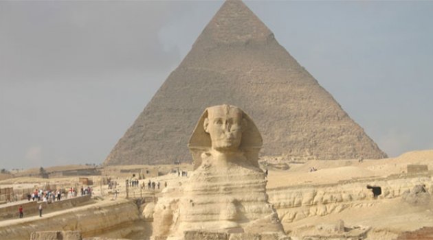 IŞİD gözünü piramitlere dikti.