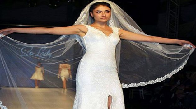İzmir Fashion Week'in İlk Gününden Tam Not