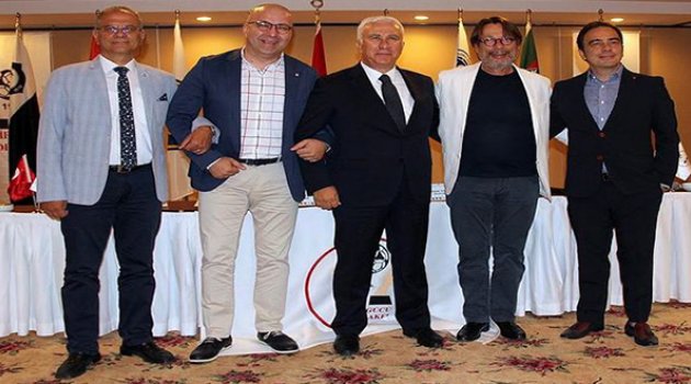 İzmir Takımları Sahaya Demokrasi İçin Çıkacak