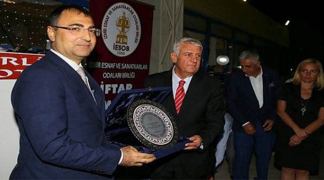 İzmir Valisi Toprak&#039;tan Esnafa Veda