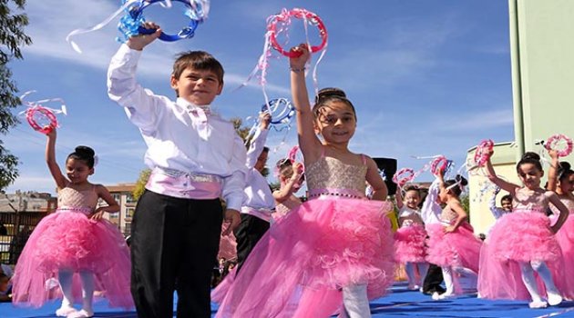 İzmir'de 23 Nisan Coşkusu Her Yeri Sardı