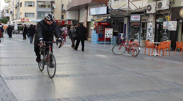 İzmir'de 5 Bin Kişi Bisikletle Gidiyor