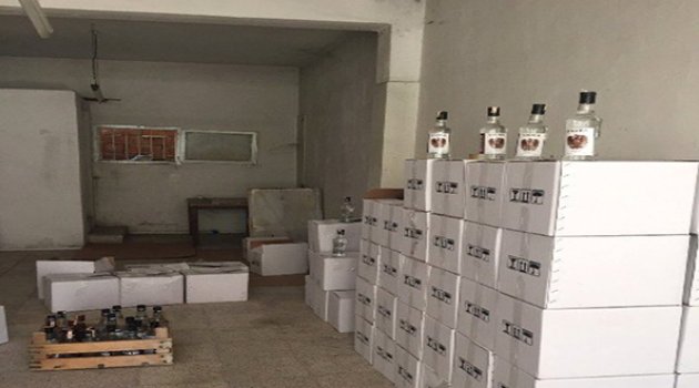 İzmir'de Bin 492 Adet Sahte İçki Ele Geçirildi