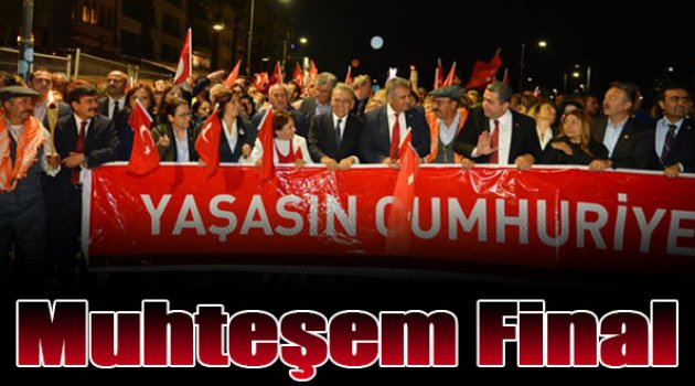 İzmir'de Cumhuriyet'in 92.Yıl Kutlamalarına Muhteşem Final