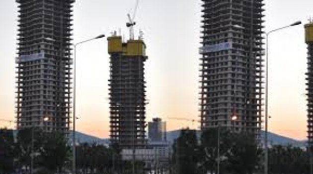 İzmir'de gökdelen inşaatında düşen işçi öldü