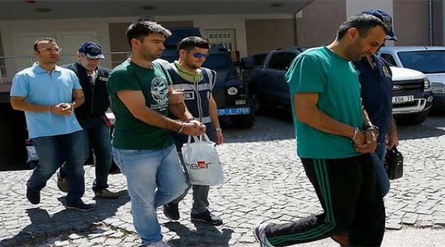 İzmir'de Gözaltına Alınan Subaylar Adliyeye Sevk Edildi