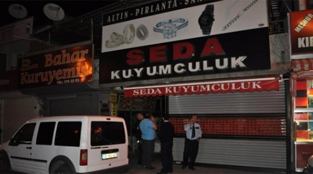 İzmir&#039;de Kuyumcu Soydular