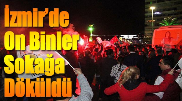 İzmir'de On Binler Sokağa Döküldü