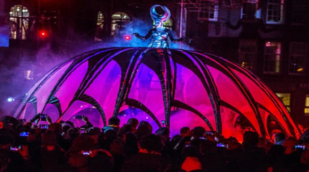 İzmir'de Tiyatro Coşkusu