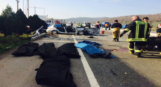 İzmir'de trafik kazası: 6 ölü