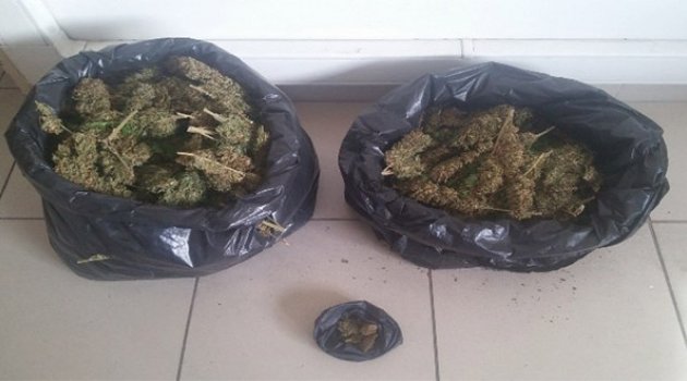 İzmir'de Uyuşturucu Operasyonu: 3 Kişi Tutuklandı