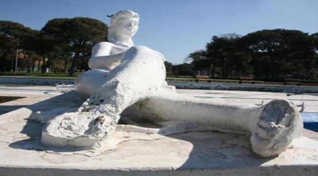 İzmir'deki Heykeller Özen Bekliyor