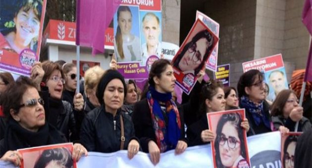 İzmirli Kadınlar Özgecan İçin Ayakta