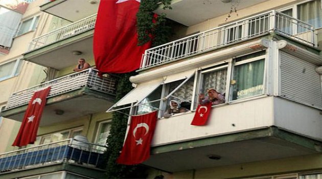 İzmirliler'den Teröre 'Ay Yıldız'lı Tepki