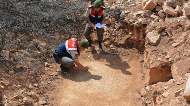 Kaçak Kazıdan Tarih Fışkırdı