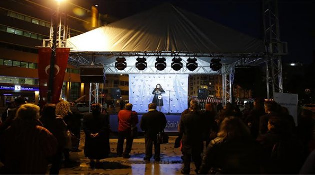 Kadın Şairlerden Alsancak&#039;ta Şiir Ziyafeti