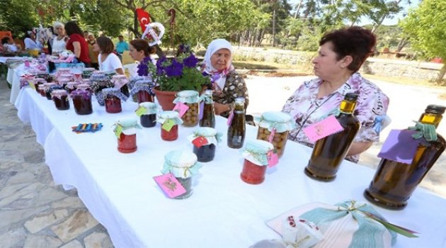 Kadınlar Çamlık'ta Pazar Açtı