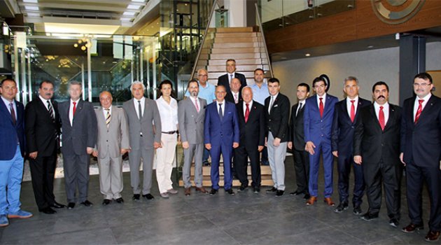 Kemalpaşa'ya Dev Bayrak