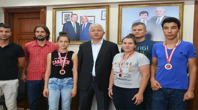 Kick Boks'ta Torbalı'nın Gururu Oldular