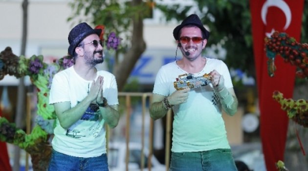 Konak'ın Sokakları Tiyatroyla Şenlendi