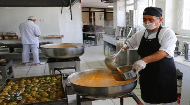 Konak&#039;ta İhtiyaç Sahibi Vatandaşların Sofraları Boş Kalmıyor