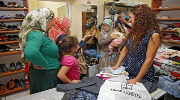 Konak'taki Bizim Mağaza Bağışçılarını Bekliyor