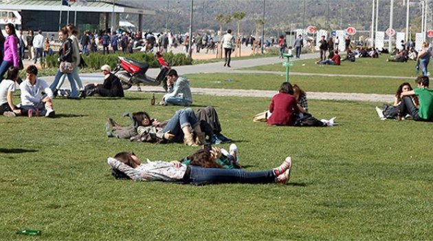 Kordonda çimlere uzanma sezonu açıldı