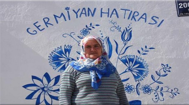 Köyünün Duvarlarında Çiçek Açtıran Kadın