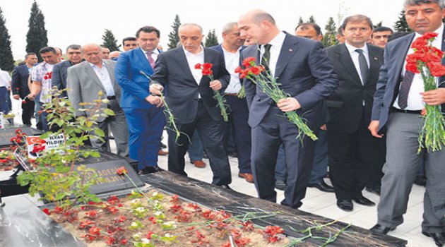 Maden Şehitlerine Karanfilli Anma