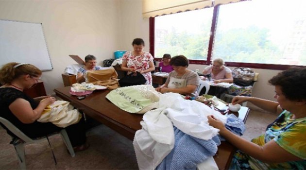 Makine Nakışı Ve Takı Tasarım Kadınların Elinde Hayat Buldu