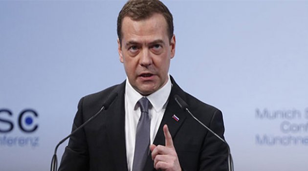 Medvedev: Suriye'ye Kara Operasyonu Topyekûn Savaşa Yol Açar