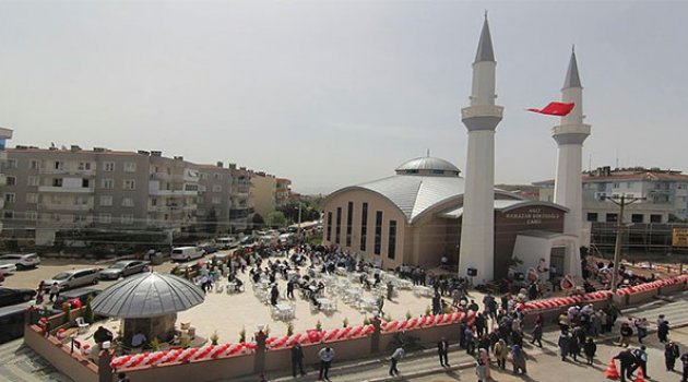 Menderes Yeni Camisine Kavuştu