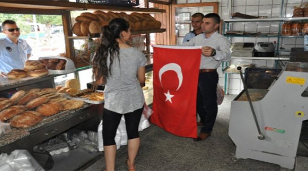 Menderes'te Her Yer Al Bayrak